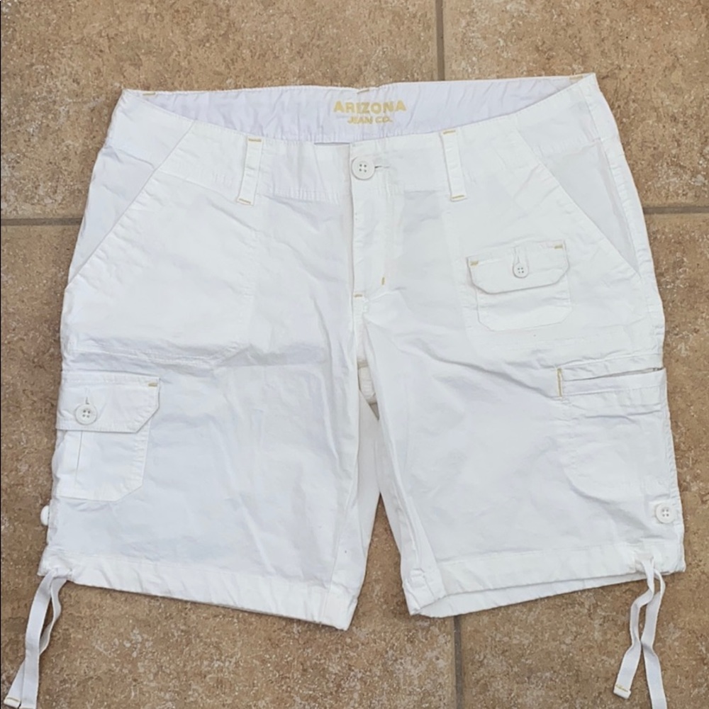Arizona White Cargo Shorts- NWOT